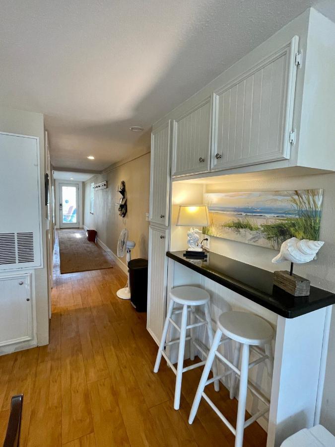 Seablue Cottage - Downstairs; 2 Blocks To The Beach Galveston Exterior foto
